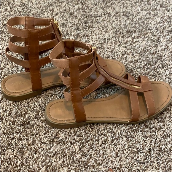 Really cute gladiator sandals. - Picture 2 of 5